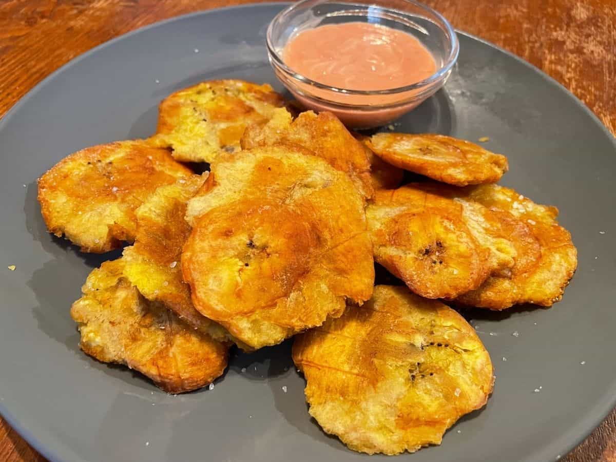 plated tostones with mayo-ketchup sauce