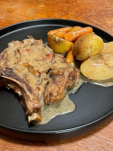 smothered pork chops feature image